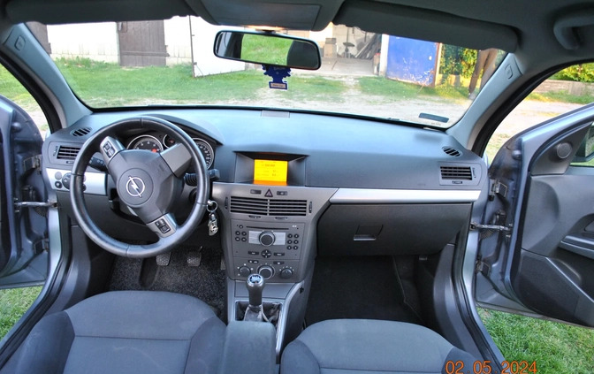 Volkswagen Caravelle cena 91900 przebieg: 193000, rok produkcji 2018 z Nowy Tomyśl małe 301